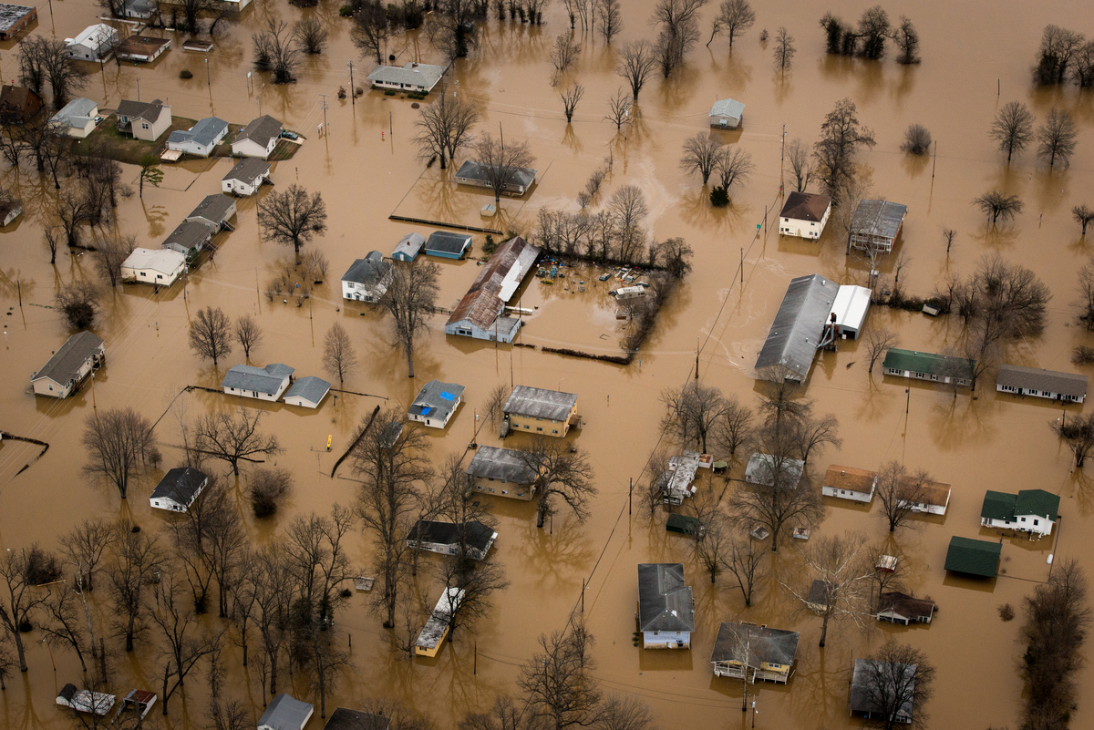 Floodwaters overtake areas surrounding St. Louis
